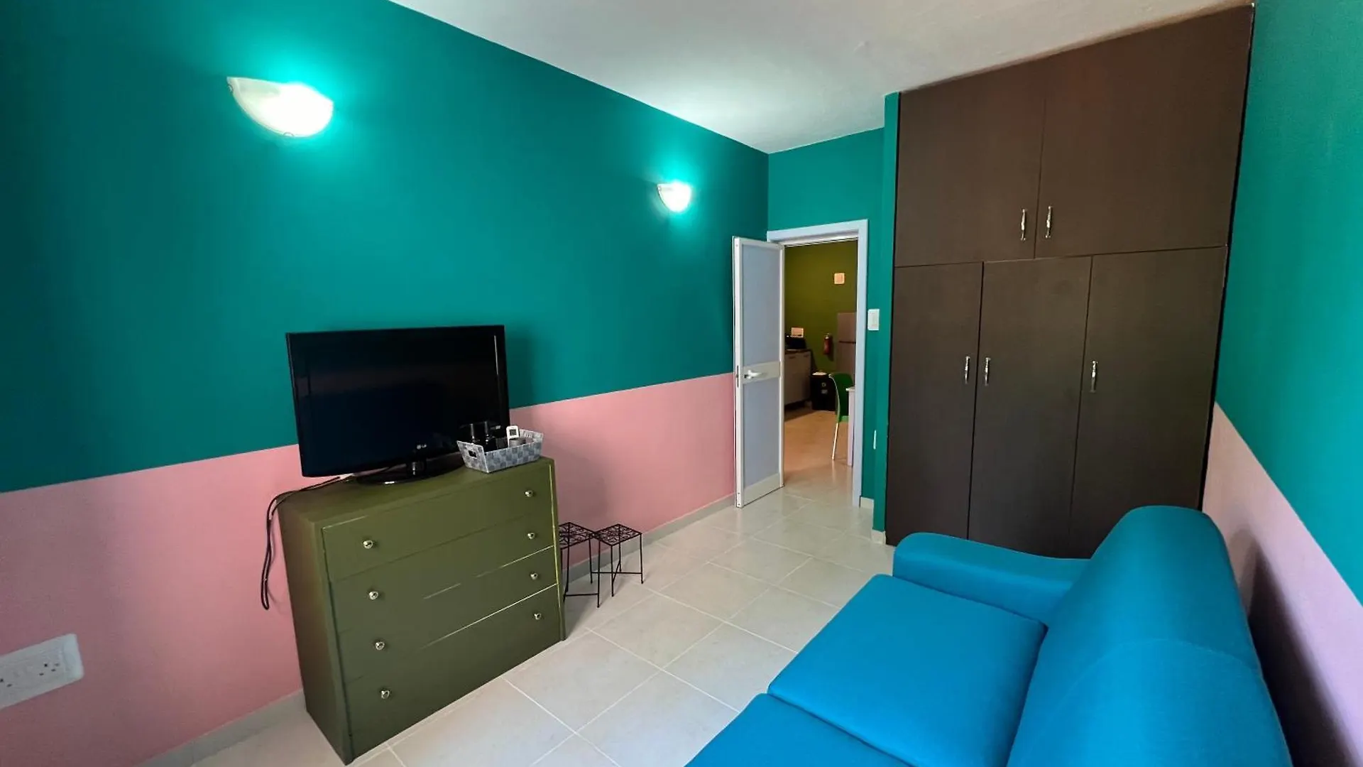 Chic & Cheerful - 2 Bedroom Apartment In Central St Julians San Ġiljan