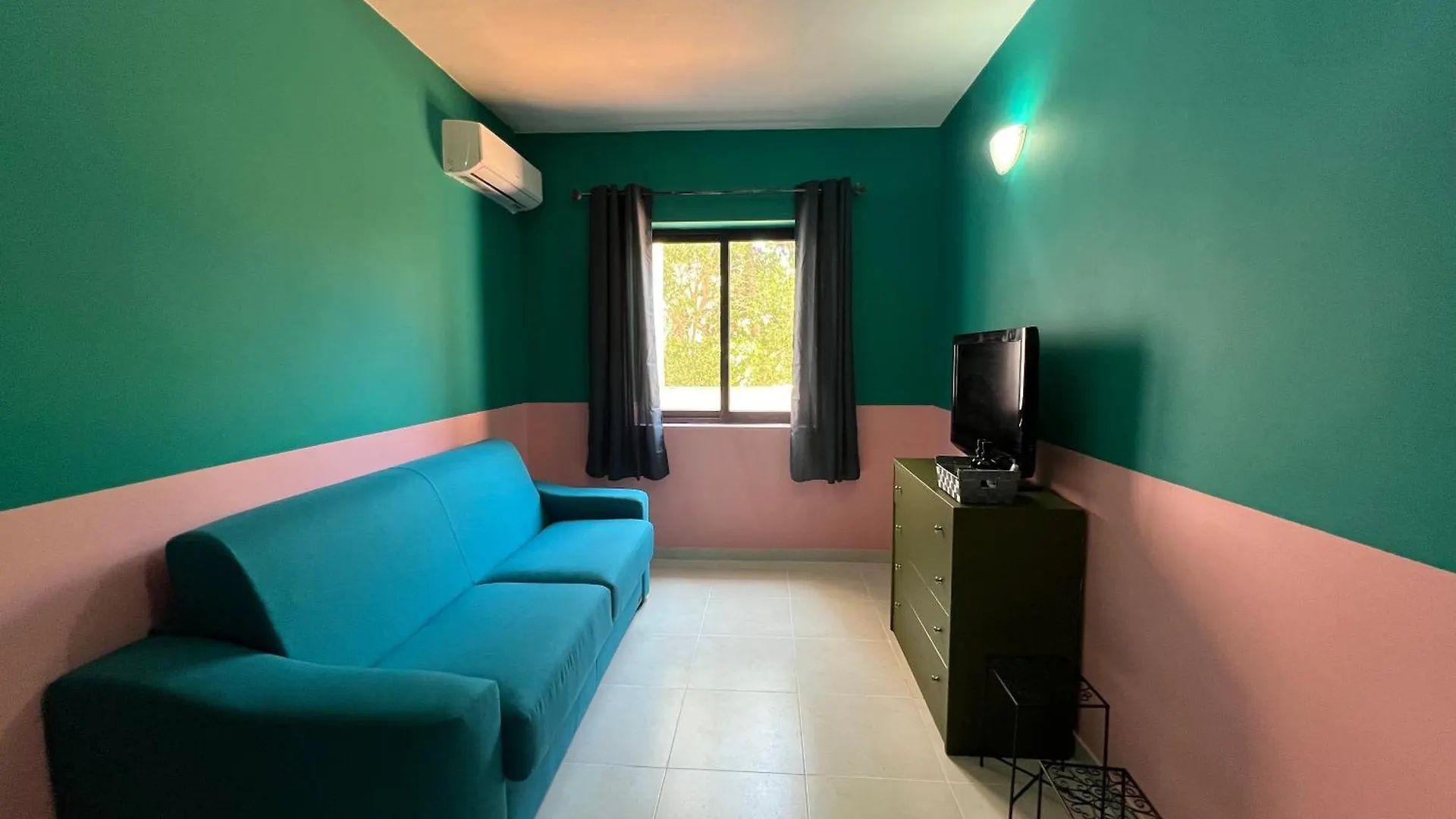 Chic & Cheerful - 2 Bedroom Apartment In Central St Julians San Ġiljan